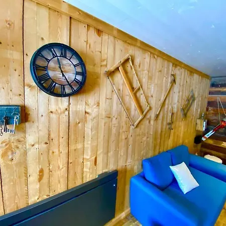 Appartement Authentique De Colpoteur Albiez-Montrond