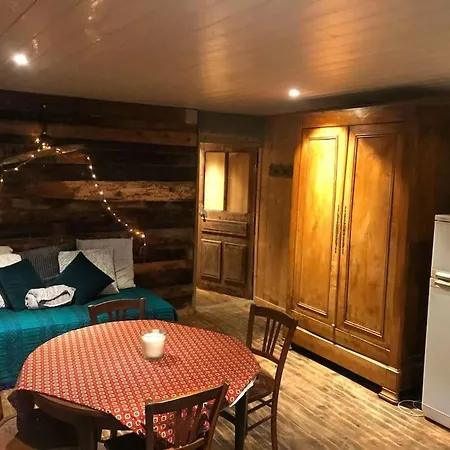 Apartment Authentique De Colpoteur